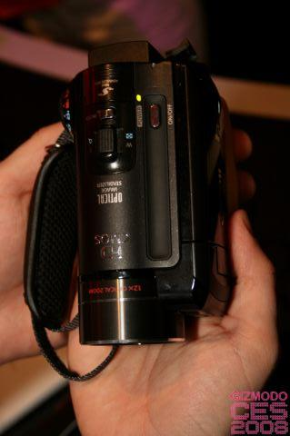 Illustration for article titled Canon's HD Vixia HF10 and HF100 Need No Tape